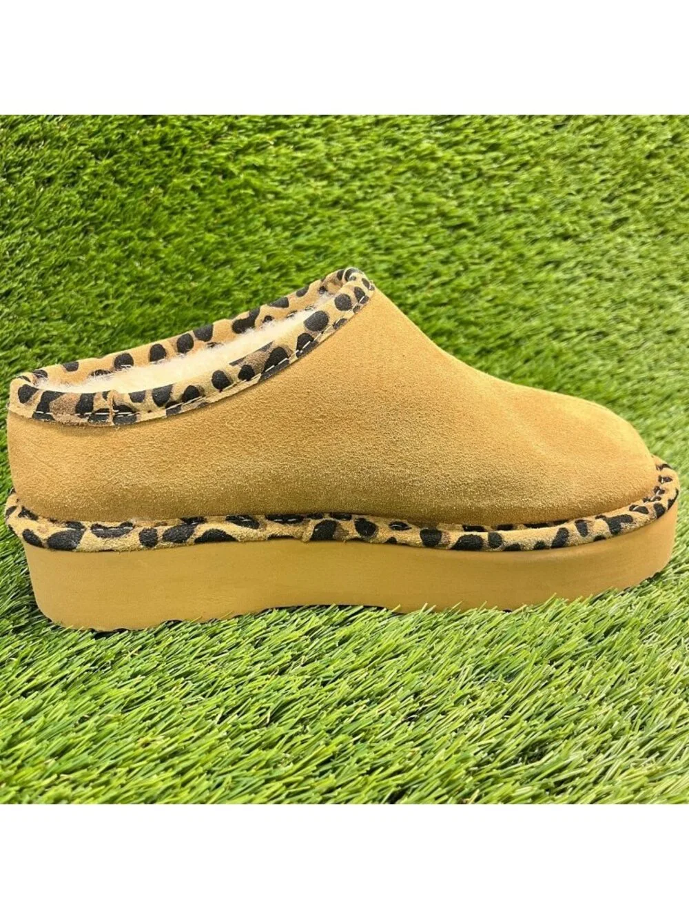 Bearpaw Martis Womens Size 8 Brown Casual Classic Comfort Slip On Slippers Shoes
